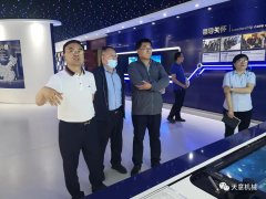 哈爾濱工業(yè)大學張教授、于教授蒞臨天意機械就智能焊接技術(shù)進行交流指導