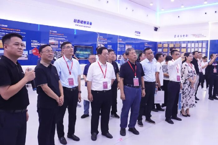 中國(guó)鋼結(jié)構(gòu)協(xié)會(huì)專(zhuān)家領(lǐng)導(dǎo)一行蒞臨天意機(jī)械參觀(guān)交流